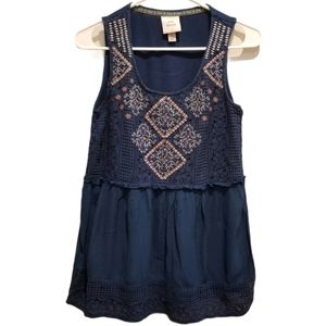 Knox Rose Women's Sleeveless Embroidered Top